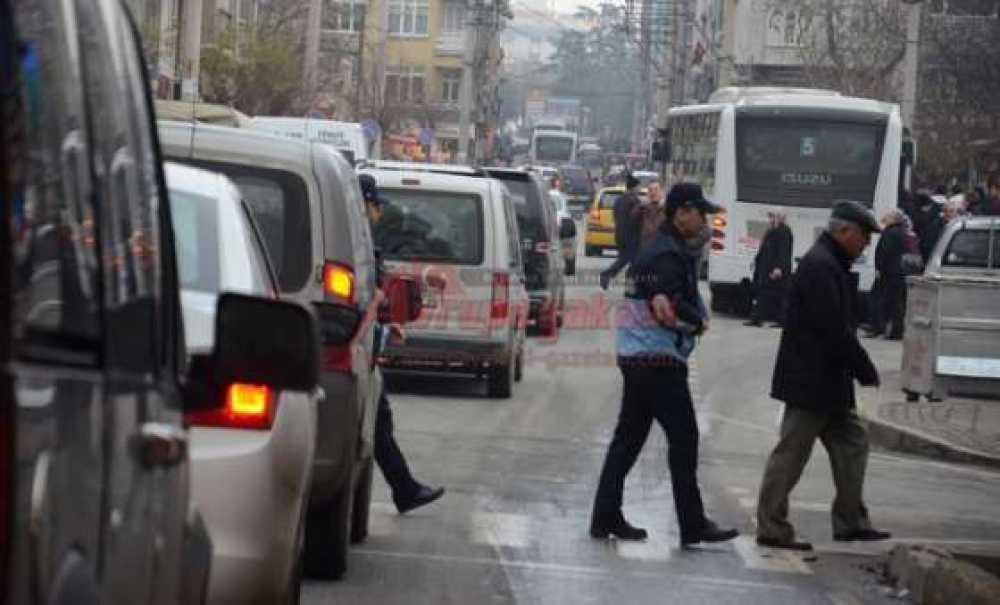 Yayalar Trafiği Altüst Ediyor