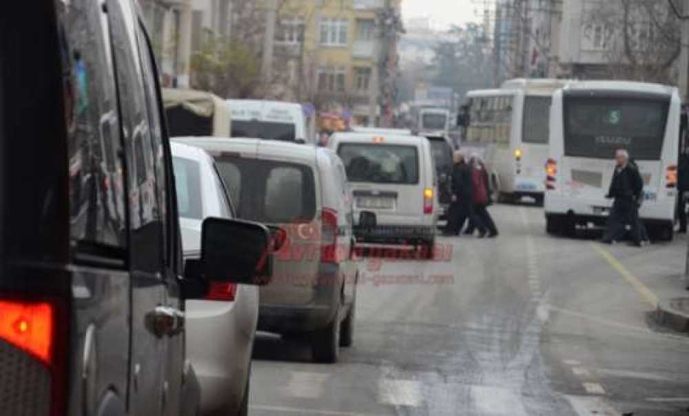 Yayalar Trafiği Altüst Ediyor