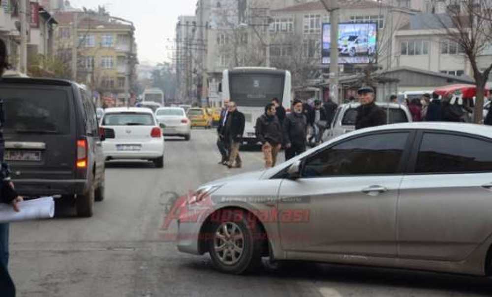 Yayalar Trafiği Altüst Ediyor