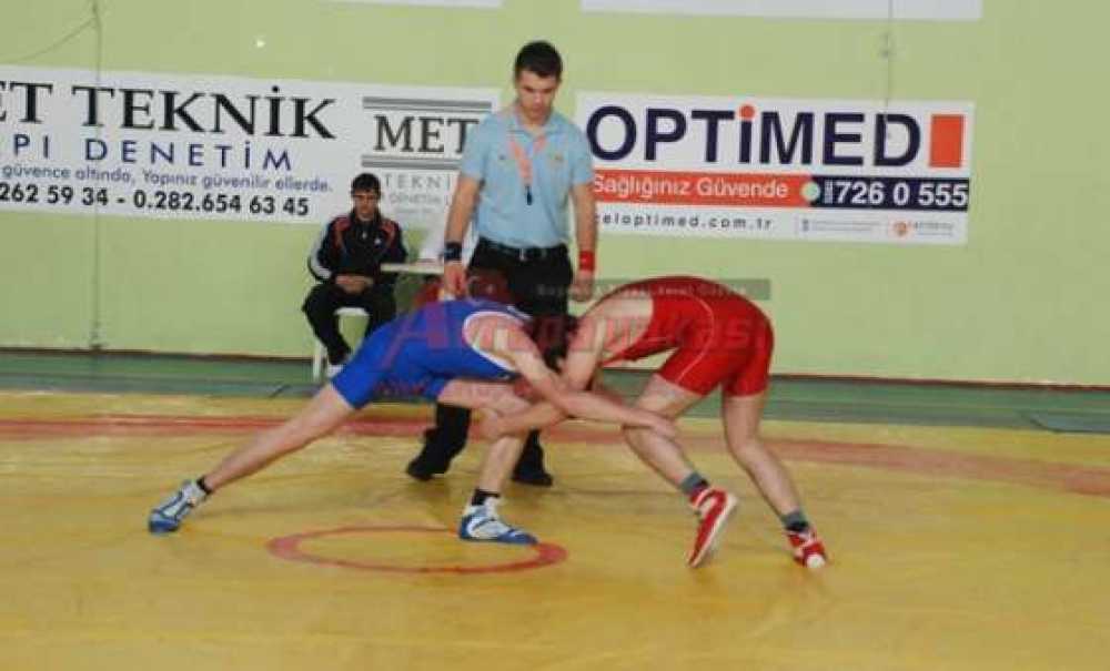 Okullar Arası Güreş İl Birinciliği Müsabakaları Çorlu`da Yapıldı