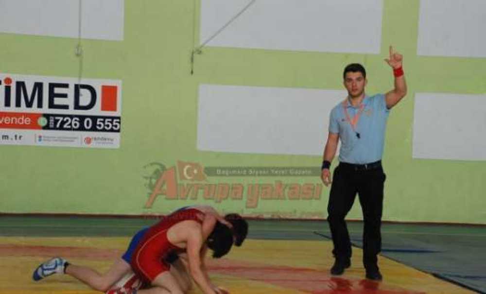 Okullar Arası Güreş İl Birinciliği Müsabakaları Çorlu`da Yapıldı