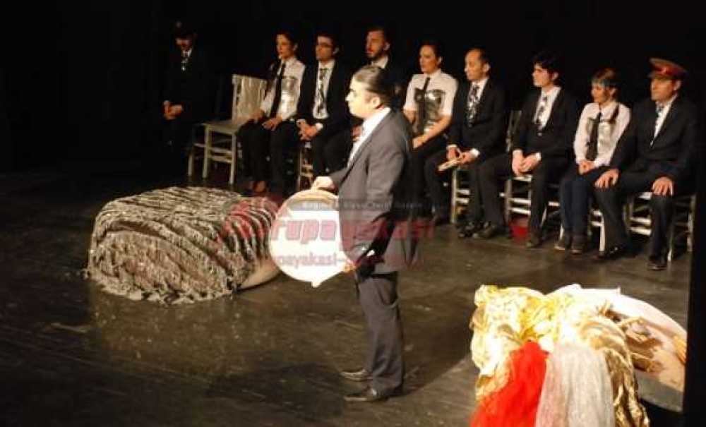 7 Kocalı Hürmüz Sahnelendi