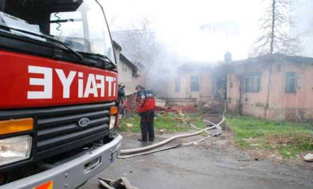 Metruk Binada Çıkan Yangın Korkuttu