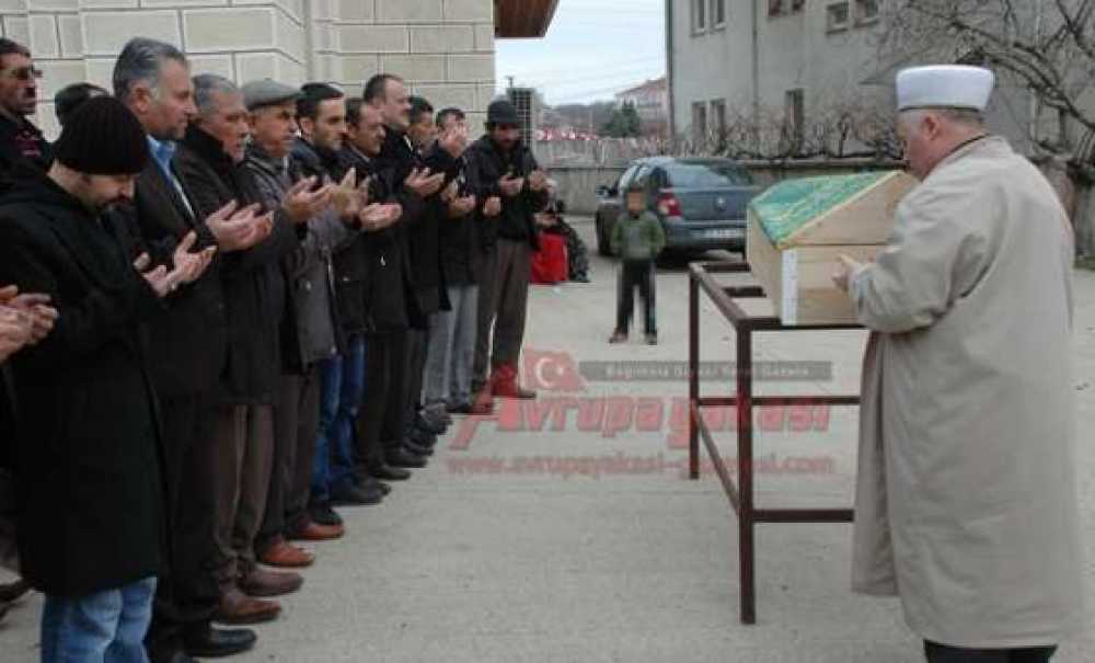 Cenazeyi Yaşlı Gözlerle İzledi