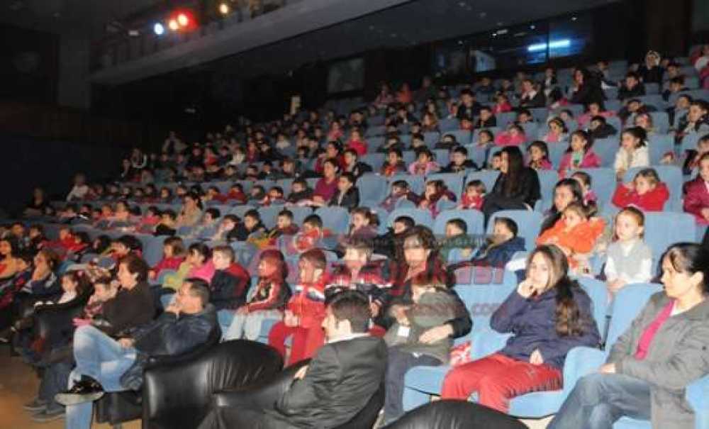 El Bebek Gül Bebek Çocuk Oyunu Sahnelendi