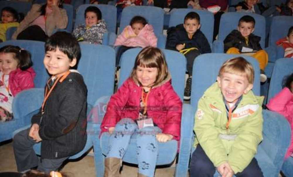 El Bebek Gül Bebek Çocuk Oyunu Sahnelendi