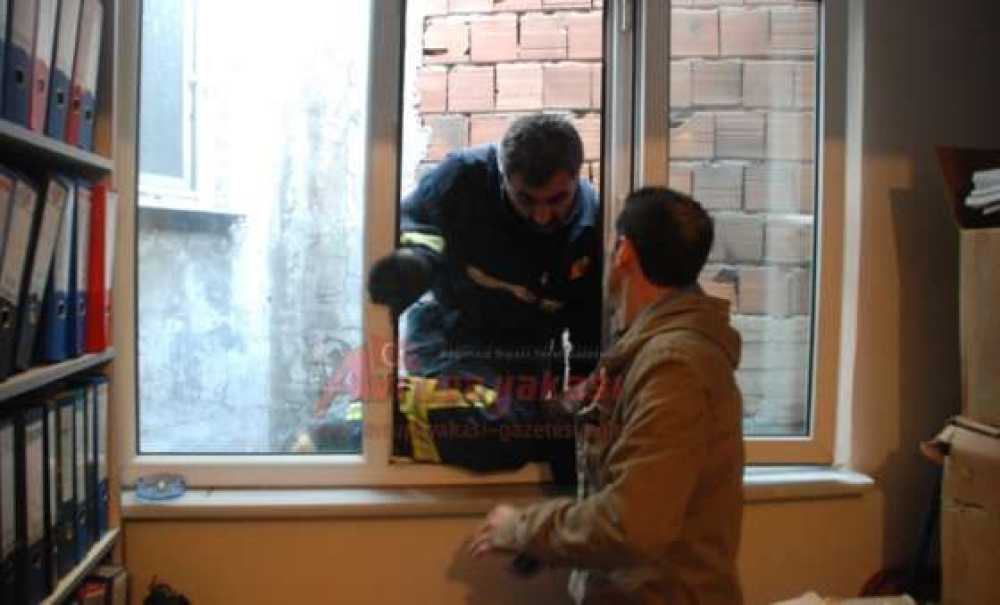 İtfaiyeden Kedi Operasyonu