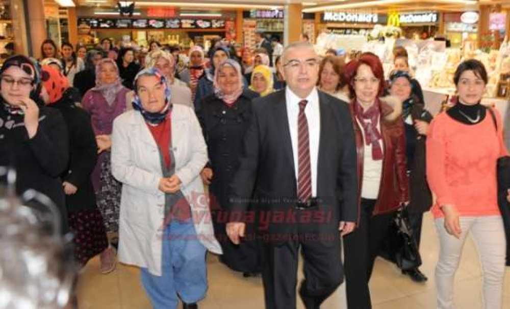 Çorlu Belediyesi Sinemaya Gitmemiş Ev Hanımlarını Sinemaya Götürdü