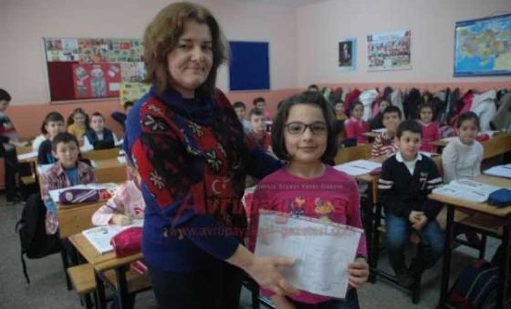 Minik Öğrenciler Karne Ile Tanıştı