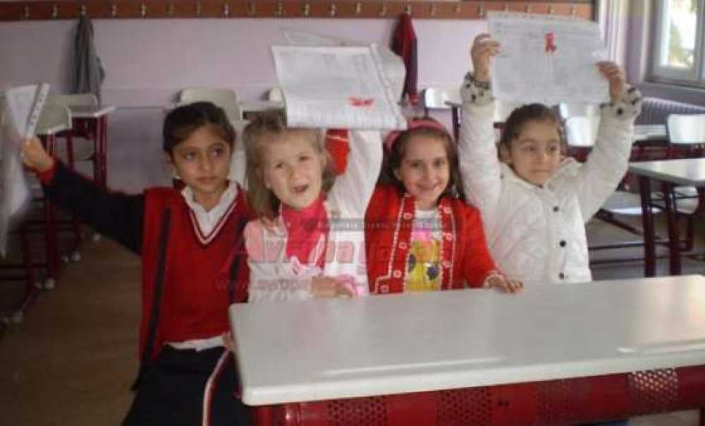 Minik Öğrenciler Karne Ile Tanıştı