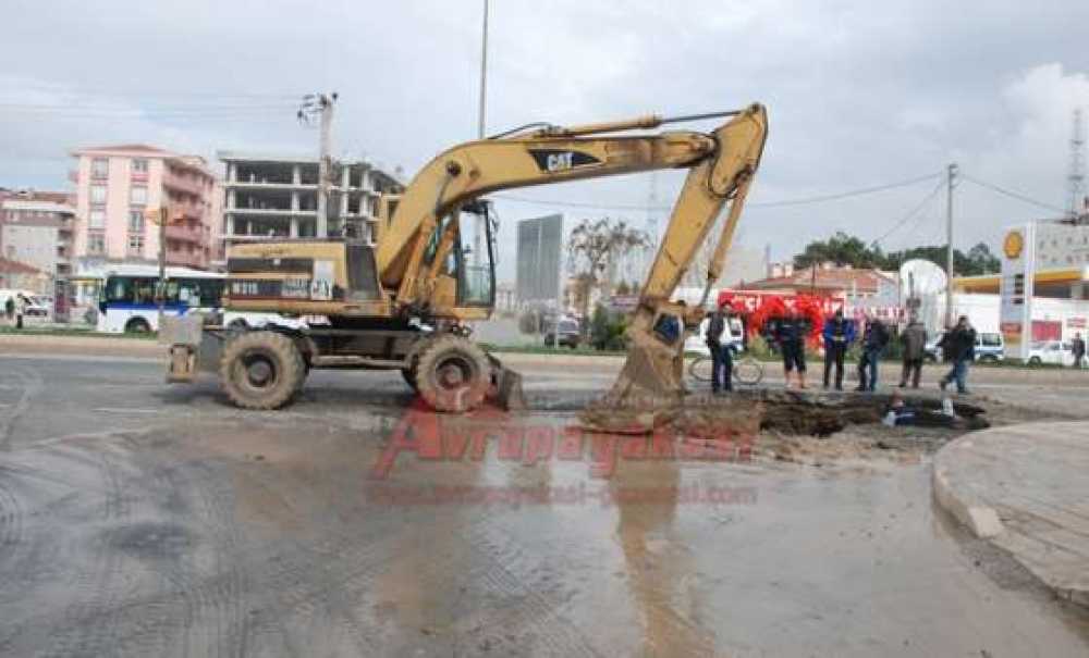 Omurtak Caddesinde Altyapı Arızası
