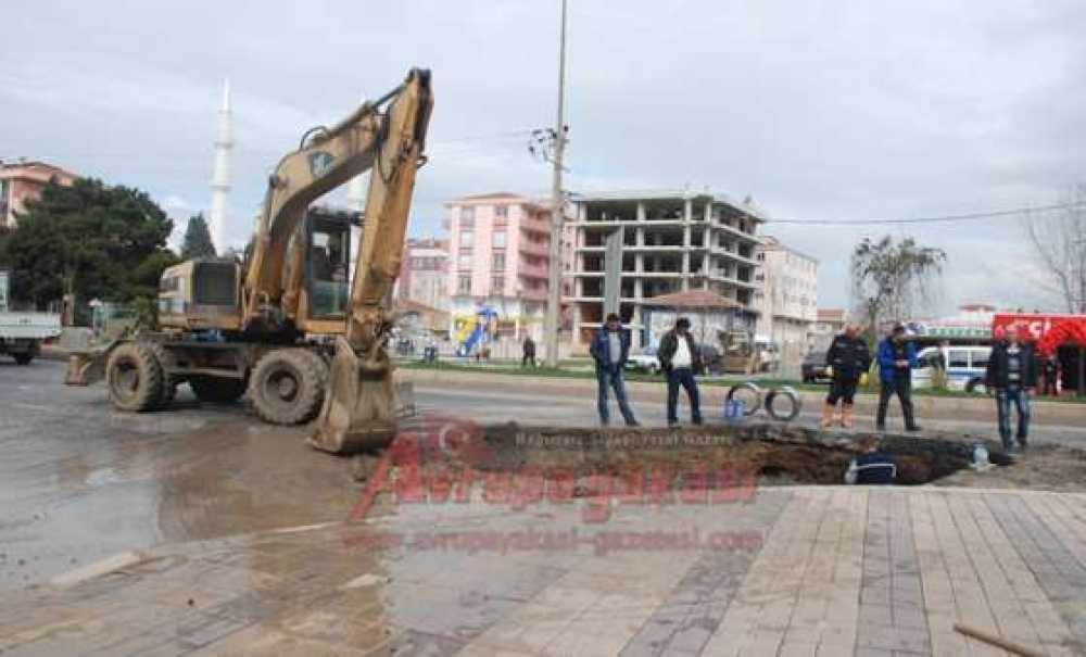 Omurtak Caddesinde Altyapı Arızası