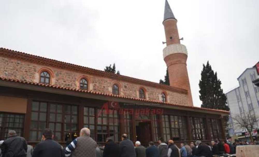Fatih Cami'nde İlk Cuma Namazı