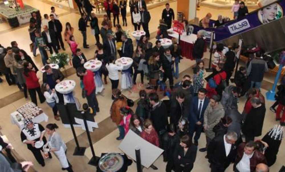 Aka Koleji`nden Kristalografi Sergisi