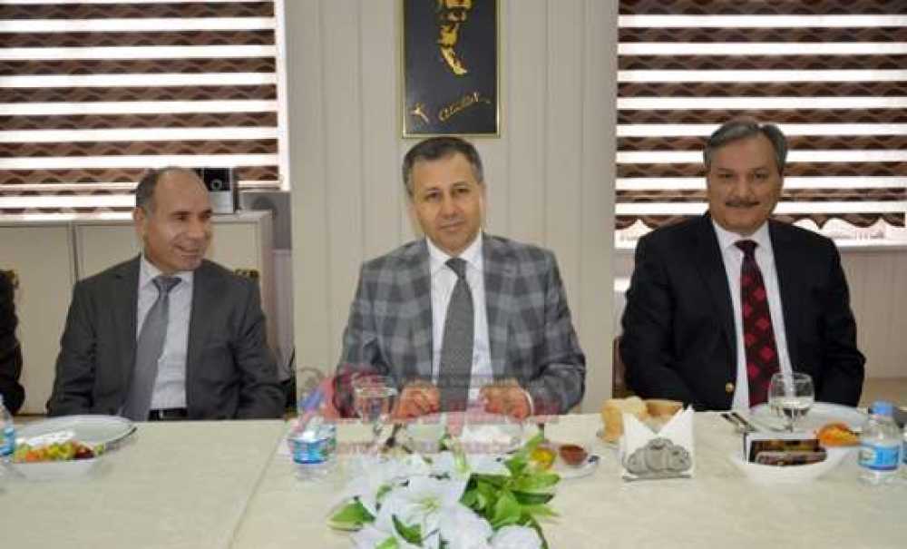 Vali Ali Yerlikaya'dan Vali Yardımcısı Ve İl Emniyet Müdürü Onuruna Veda Yemeği