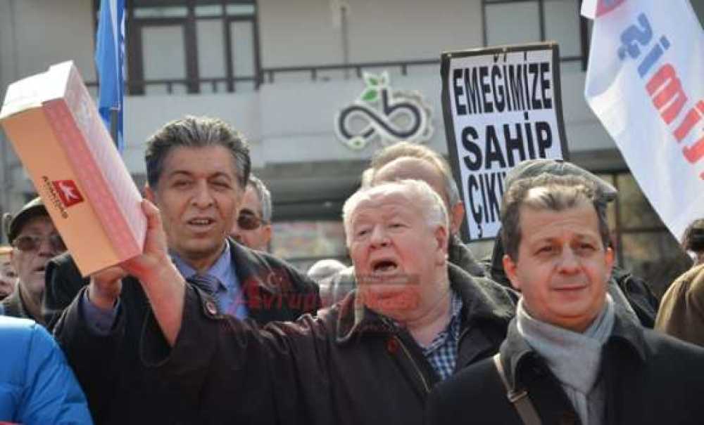 Öğretmenler Meydana İndi