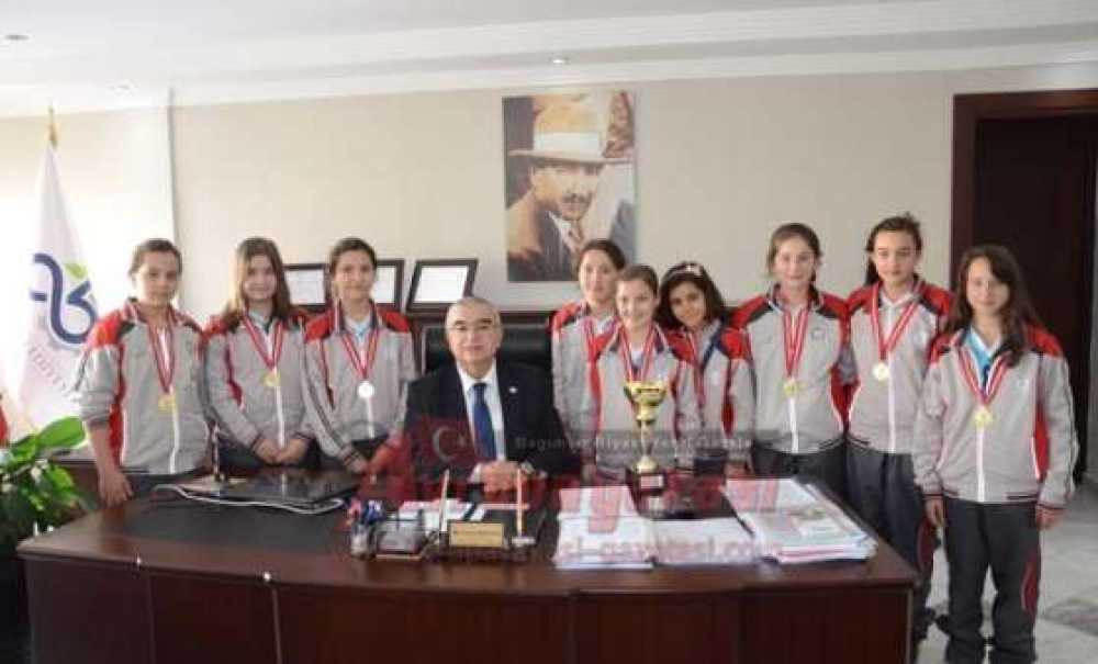 Voleybol İl Birincileri Başkan Baysan'ı Ziyaret Etti