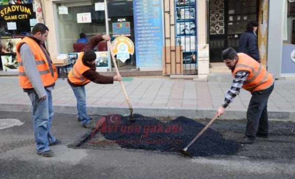 Belediye Ekiplerinden Yamalama Çalışması