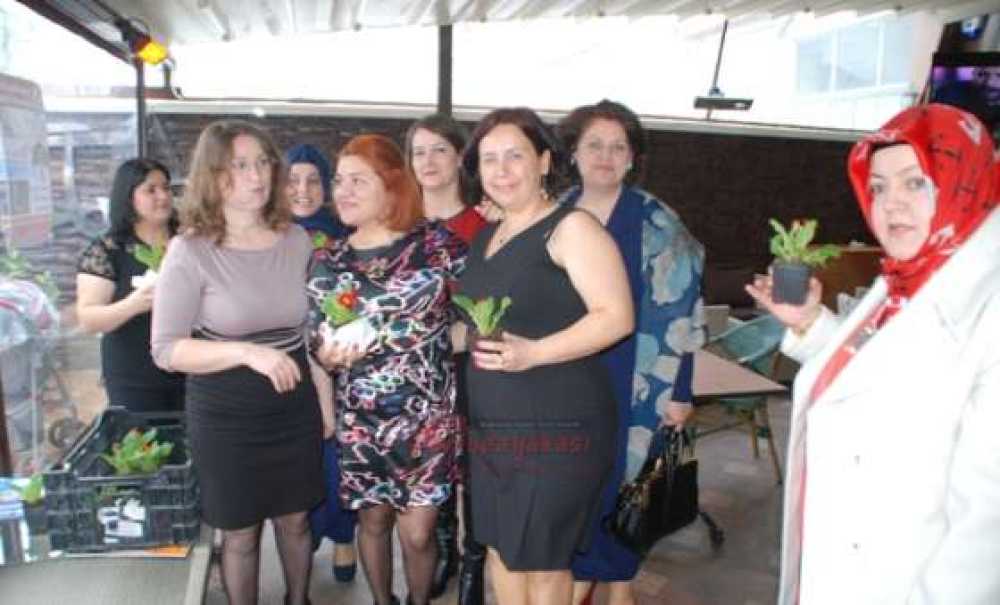 Çorlu Ortaokulu Okul Aile Birliği`nden Kadınlar Günü Kutlaması