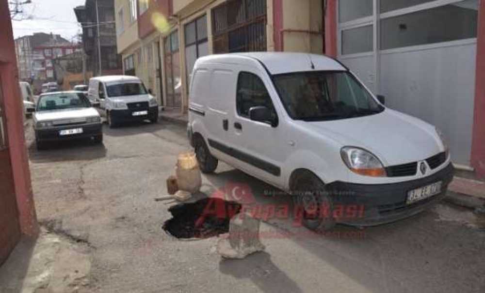 Vatandaş Çöken Yola Tedbir Aldı