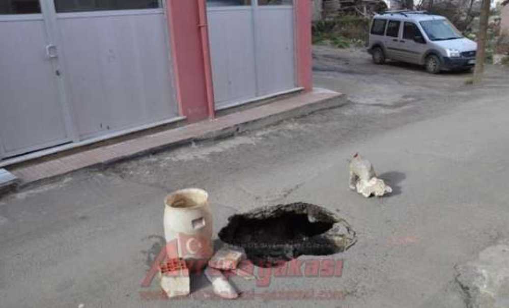 Vatandaş Çöken Yola Tedbir Aldı