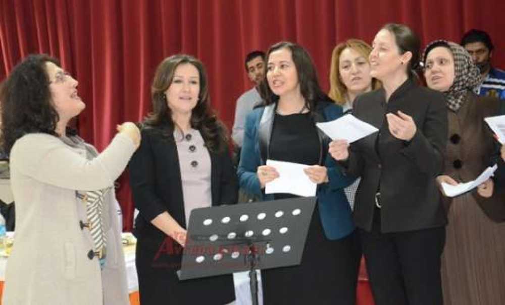 Huzurevi'nde 8 Mart Kutlaması (Görüntülü)