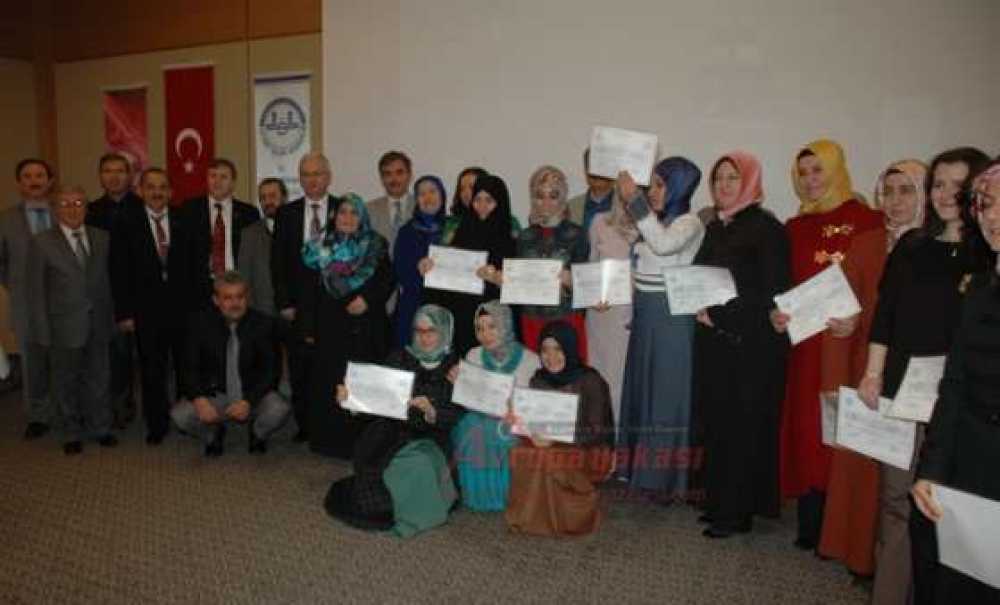 İşaret Dili Kursiyerleri Sertifikalarını Aldı