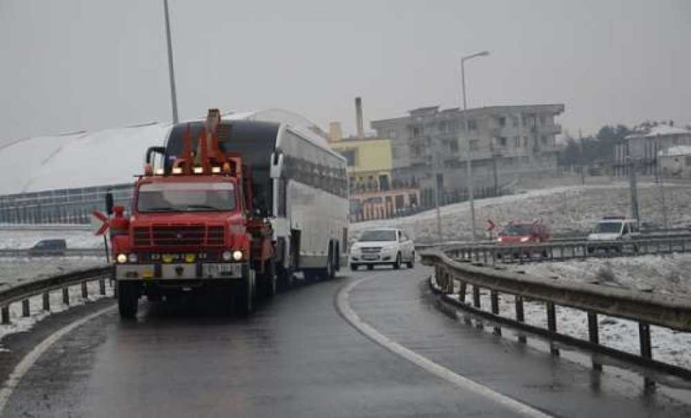 Çevre Yolu'nda Buzlanma Kazalara Neden Oldu
