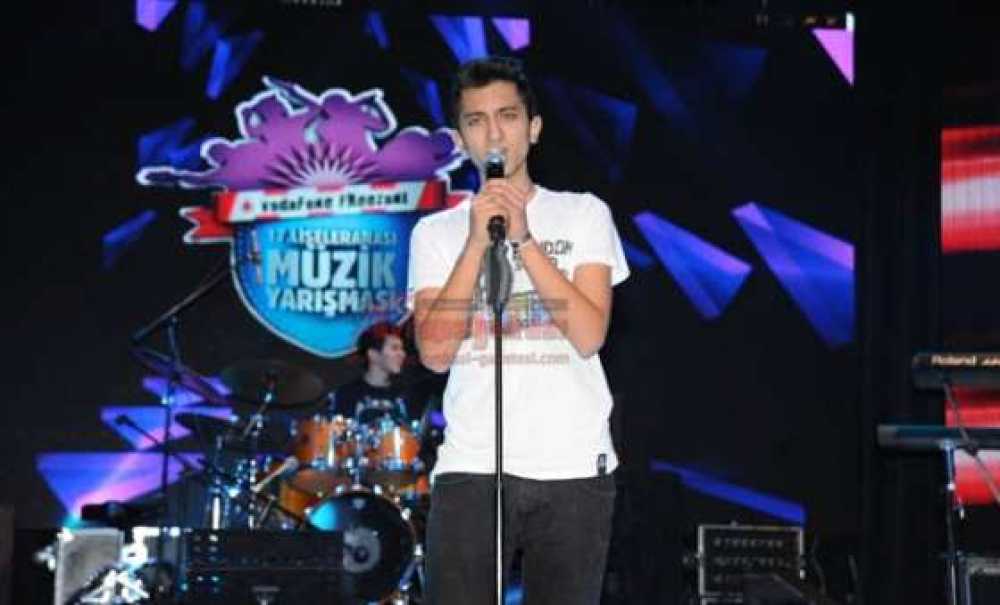 Çorlulu Liseliler Müzik Yarışmasında Sahne Aldı