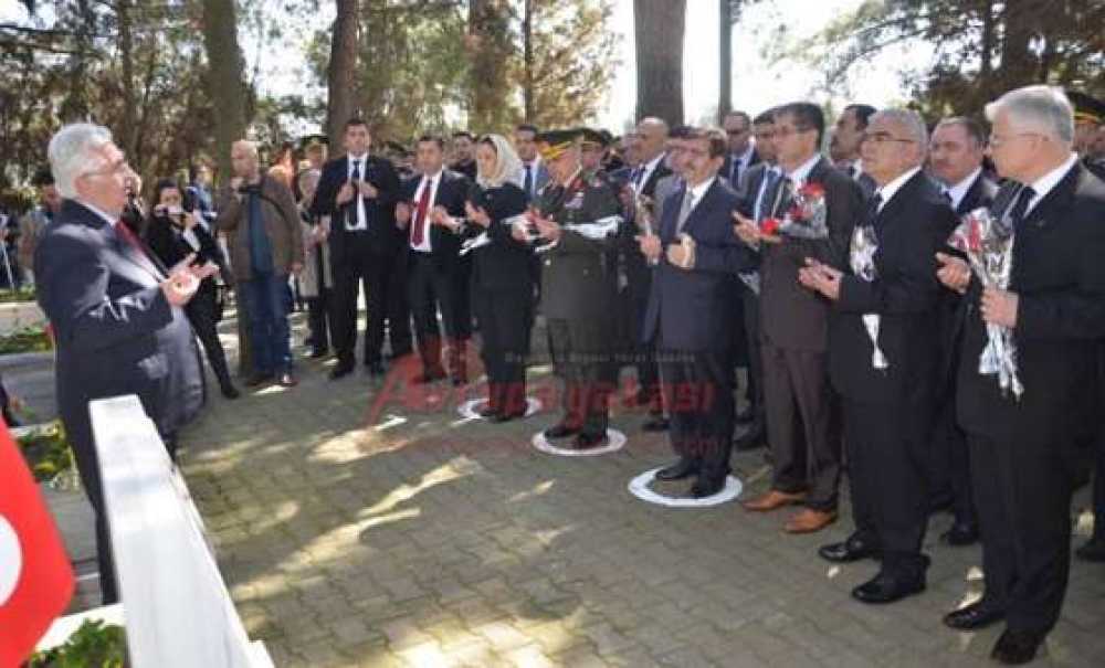 Çanakkale Şehitlerini Anma Töreni Düzenlendi (Görüntülü)