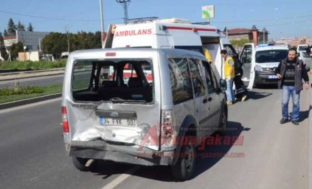 Aynı Yöndeki Araçlar Çarpıştı: 1 Yaralı