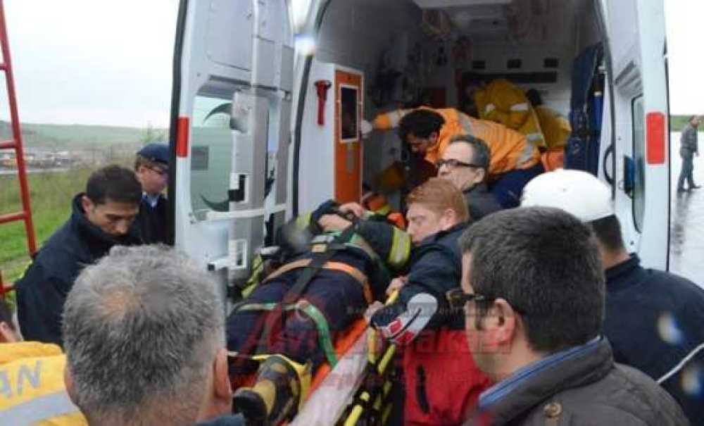 İtfaiye Aracı Devrildi: 3 Yaralı