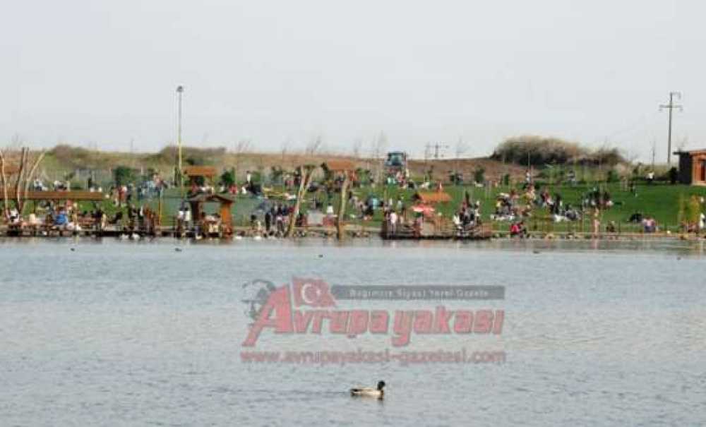 Cumhuriyet Ve Gölbaşı Parkları Ziyaretçi Akınına Uğruyor