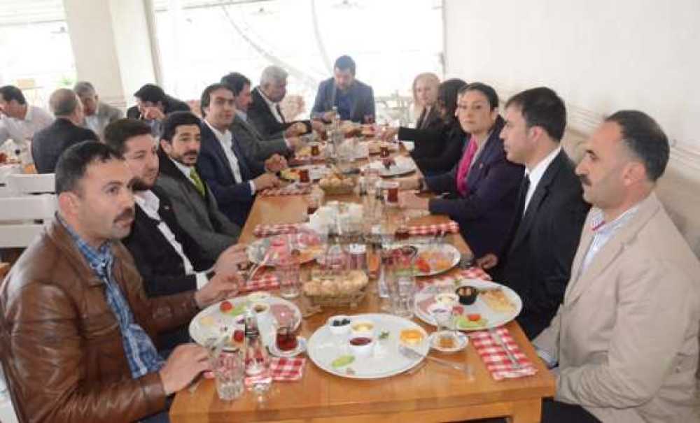 Vanlı İşadamları Ve Müteşebbislerden Özlem Yemişçi'ye Tam Destek