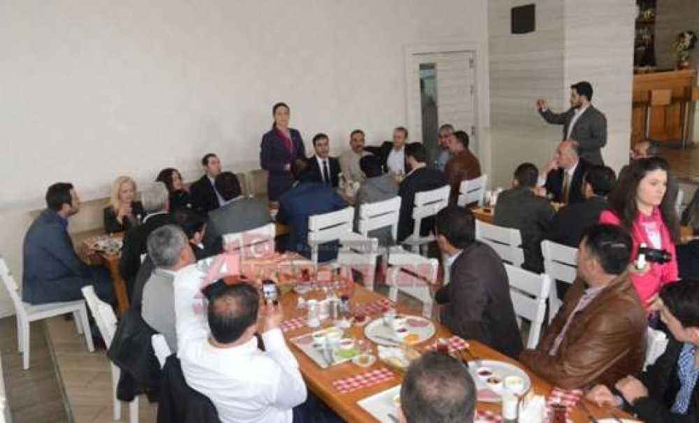 Vanlı İşadamları Ve Müteşebbislerden Özlem Yemişçi'ye Tam Destek