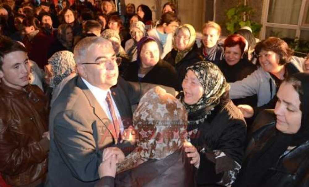 Başkan Baysan Ve Chp`lilerden Havuzlar Mahallesine Çıkarma