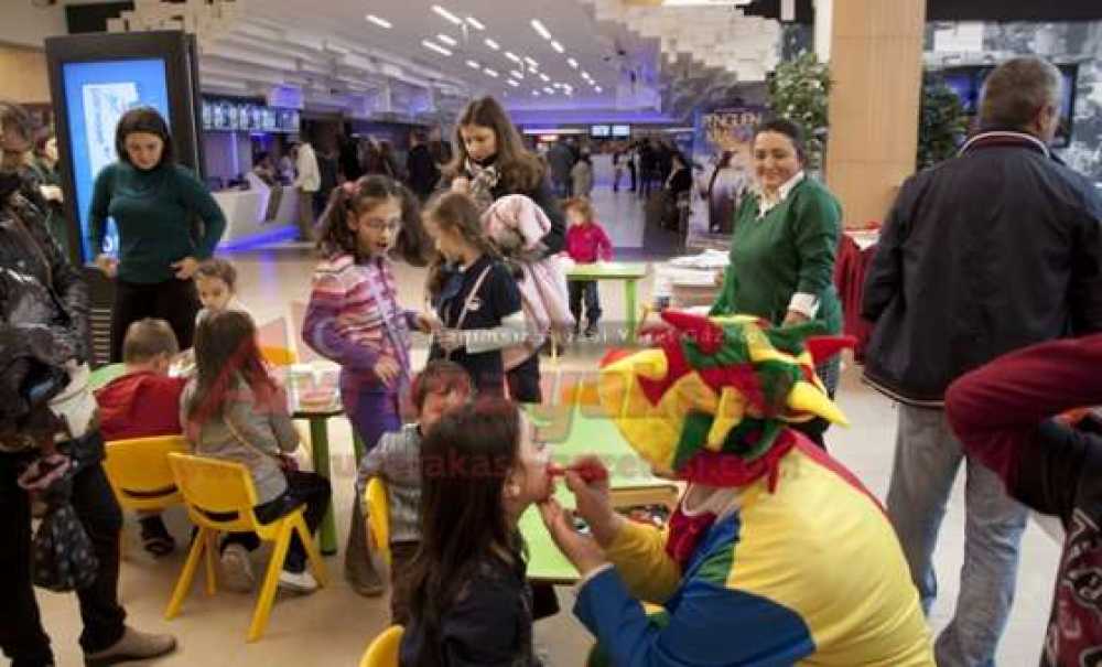 Vali Şenol Engin İlkokulu`ndan Kum Boyama Şenliği