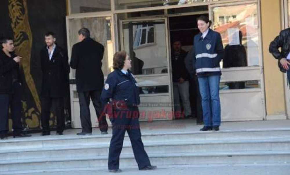 Sandık Başında 11 Kişiye Tutuklama