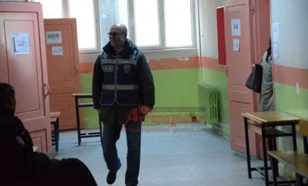 Sandık Başında 11 Kişiye Tutuklama