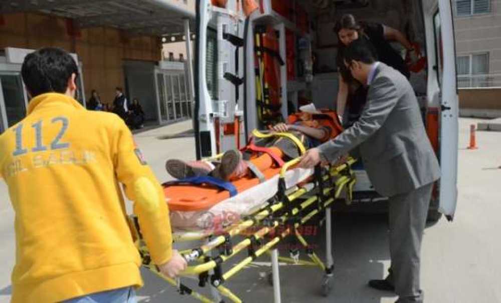 Öğrenciye Araç Çarptı: 1 Yaralı