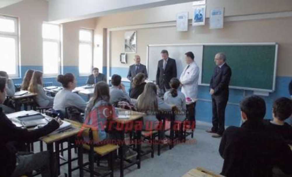 Kaymakam Kızıltoprak Öğrencilere Tablet Bilgisayar Dağıttı