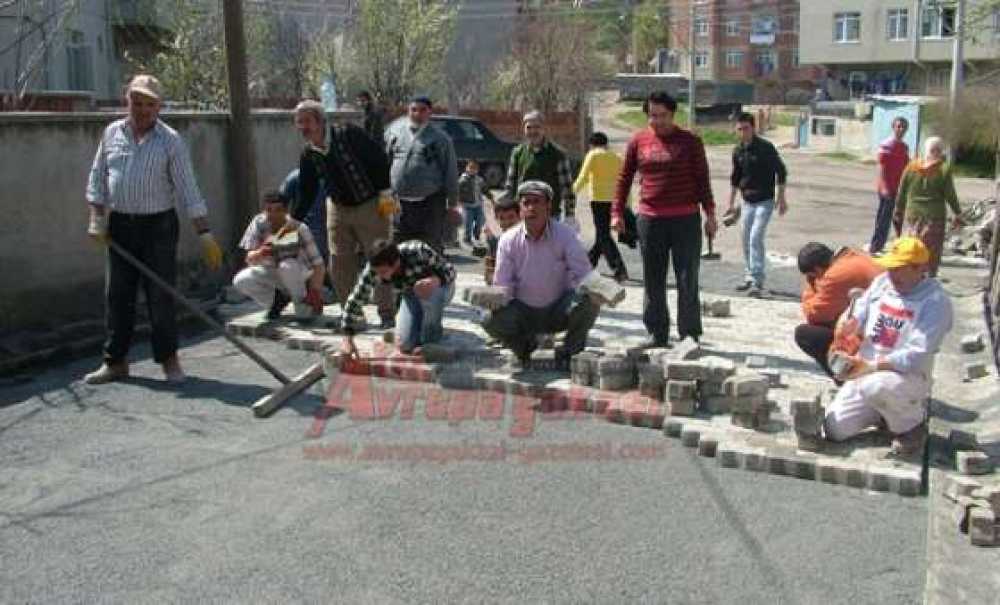 Mahalle Slogana Karşılık Vermedi