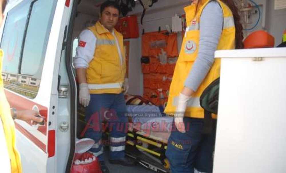 Hasta Taşıyan Ambulans Kamyonla Çarpıştı 2 Yaralı