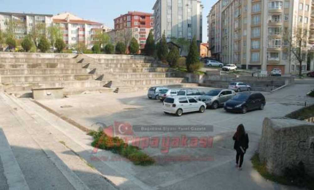 Amfi Tiyatro Otopark Oldu