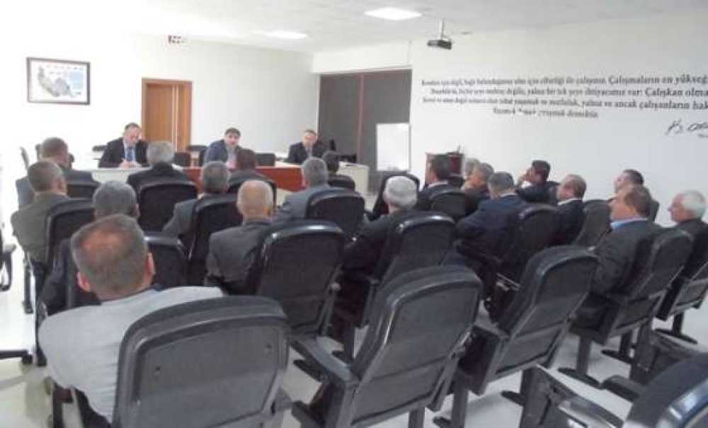 Kaymakam Kızıltoprak Muhtarlarla Bir Araya Geldi