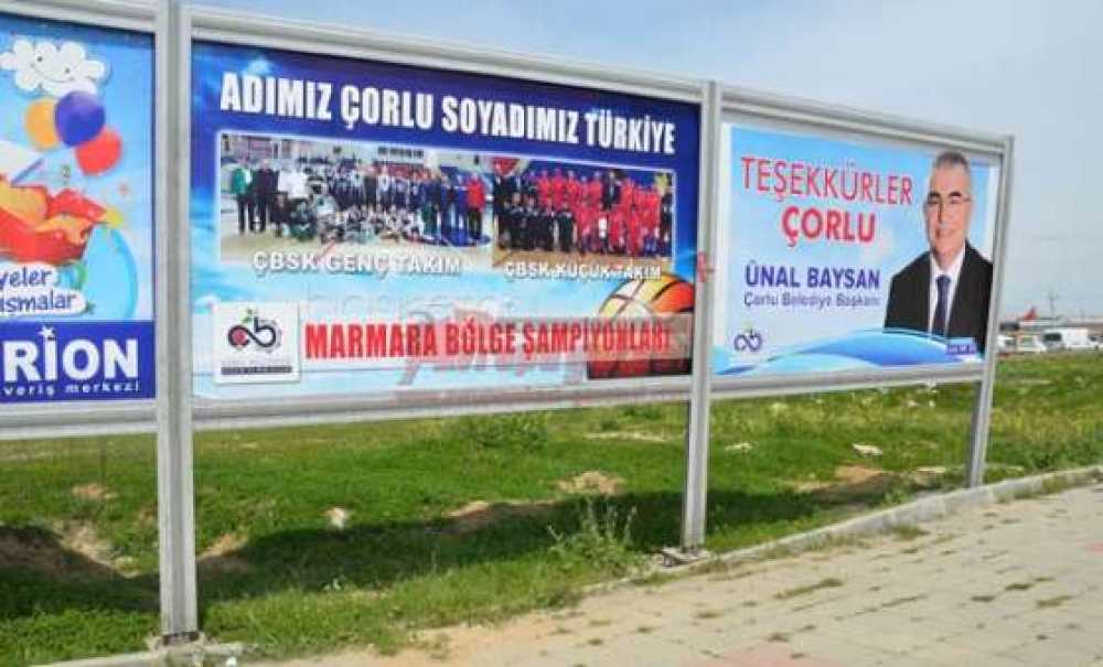 Şampiyon Basketbolculara Billboardlı Kutlama