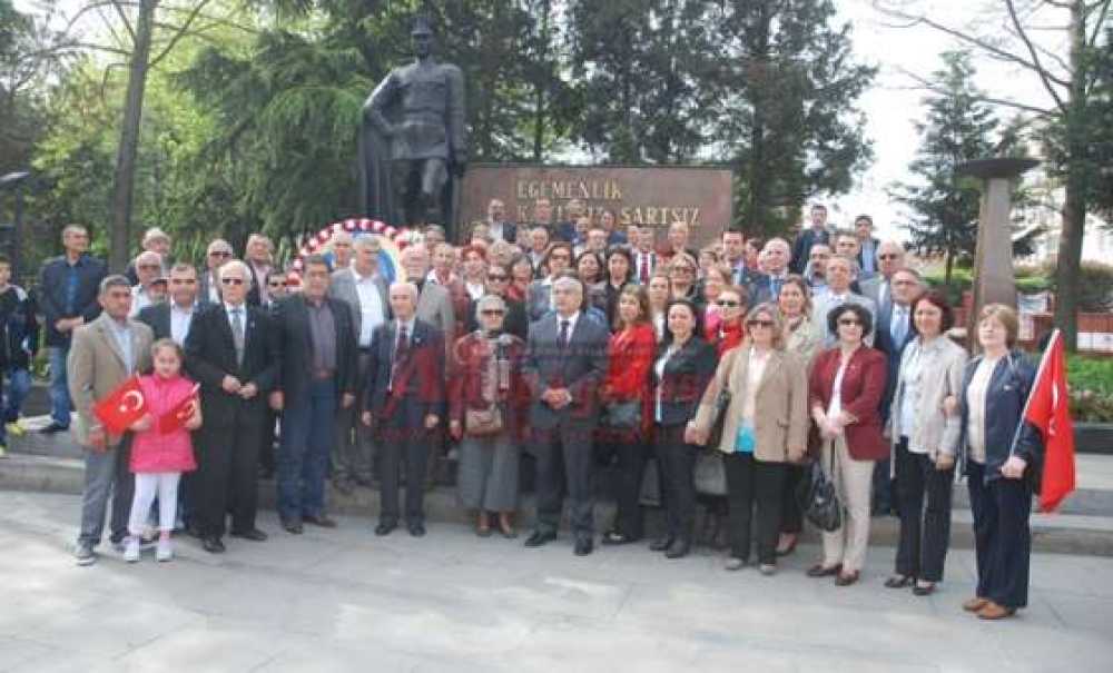 Chp Çorlu İlçe Örgütü`nden Atatürk Anıtına Çelenk