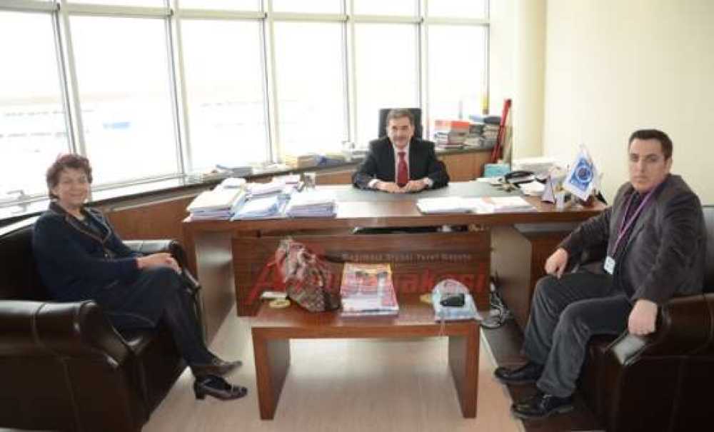 Kızılay'dan İşadamı Celal Öğücü'ye Teşekkür Plaketi