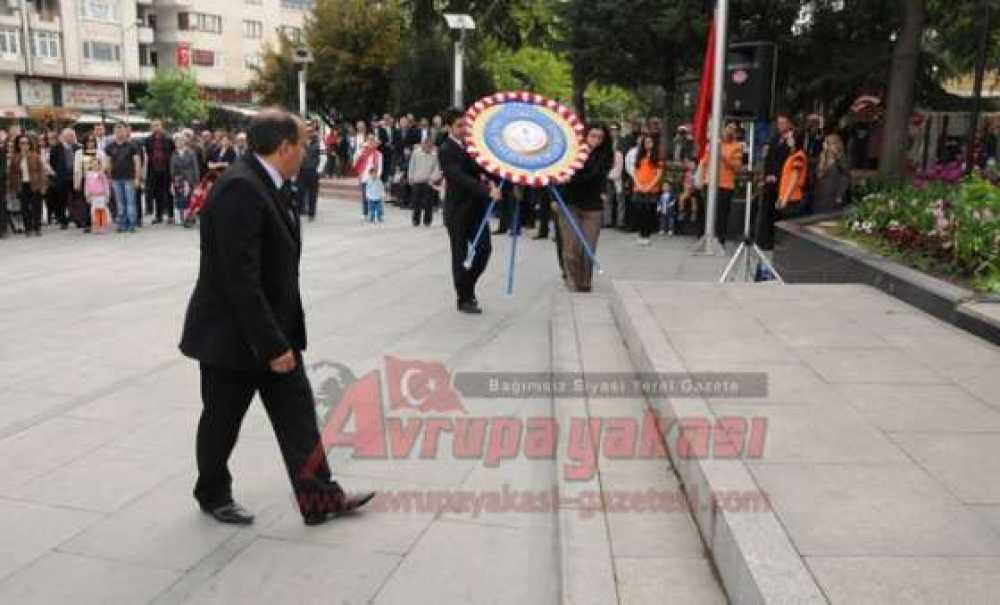 23 Nisan Ulusal Egemenlik Ve Çocuk Bayramı Çelenk Sunma Töreni Ile Kutlandı