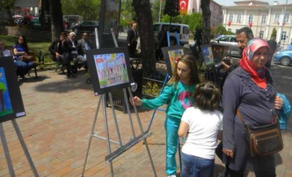 Tekirdağ'da 'yurtta Barış Dünyada Barış' Resim Sergisi Büyük İlgi Gördü